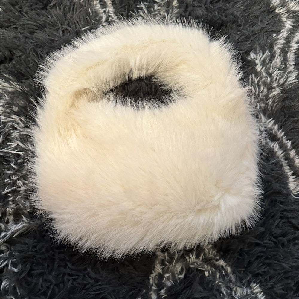 Fluffy Cream/White Faux Fur Shoulder